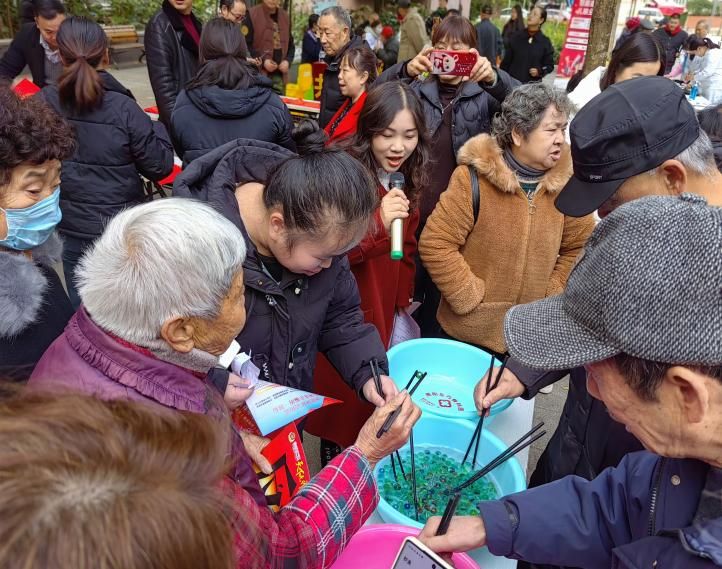 乌当区龙广路街道振华第二社区老年学校开展“我们的节日·冬至”系列活动