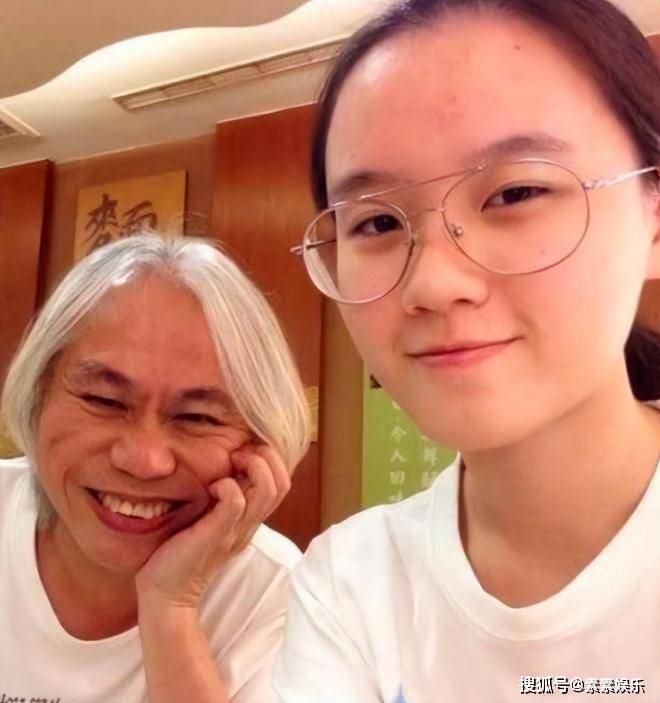 “爷孙恋”李坤城离世2年后，儿子李卓轩怒骂：他把路走死了