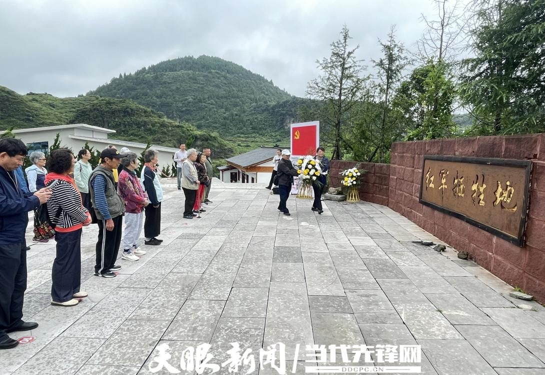省科技厅机关离退休党支部开展“传承红色基因 重走长征路”主题党日活动