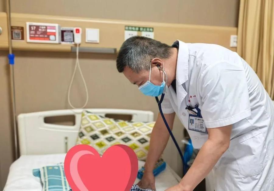 11月婴儿误食吸水珠，小儿外科生死救援对抗“致命膨胀”