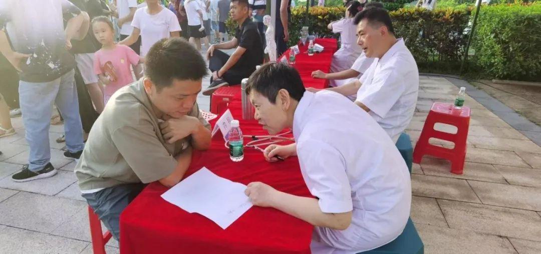 健康人生 绿色无毒 深圳永福医院携手福永街道禁毒办开展公益送健康活动