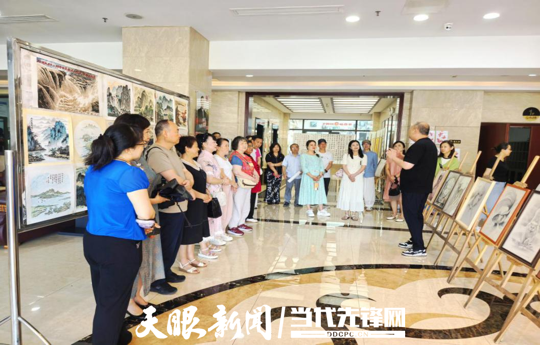 遵义市老年大学举办 “翰墨绘盛世·巧手织华章”美术作品展