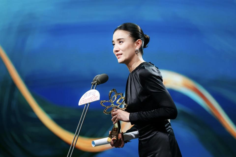 宋佳二封白玉兰“视后”：“真善美永远是最有力的表达”