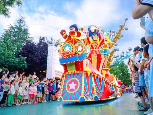 青岛方特“夏日缤纷消暑季”酷爽来袭！水花音浪+烟花巡游，嗨翻暑假！