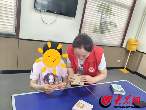 博兴县博昌街道残联举办“拼出希望 重塑人生”拼图活动