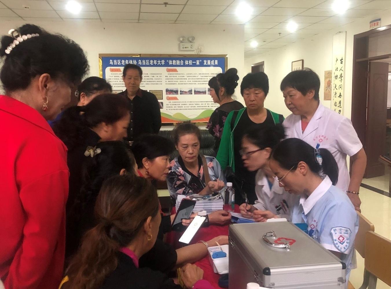 乌当区老年大学与贵阳东方骨科医院举行党建联建共建签约暨“健康小屋”启动仪式