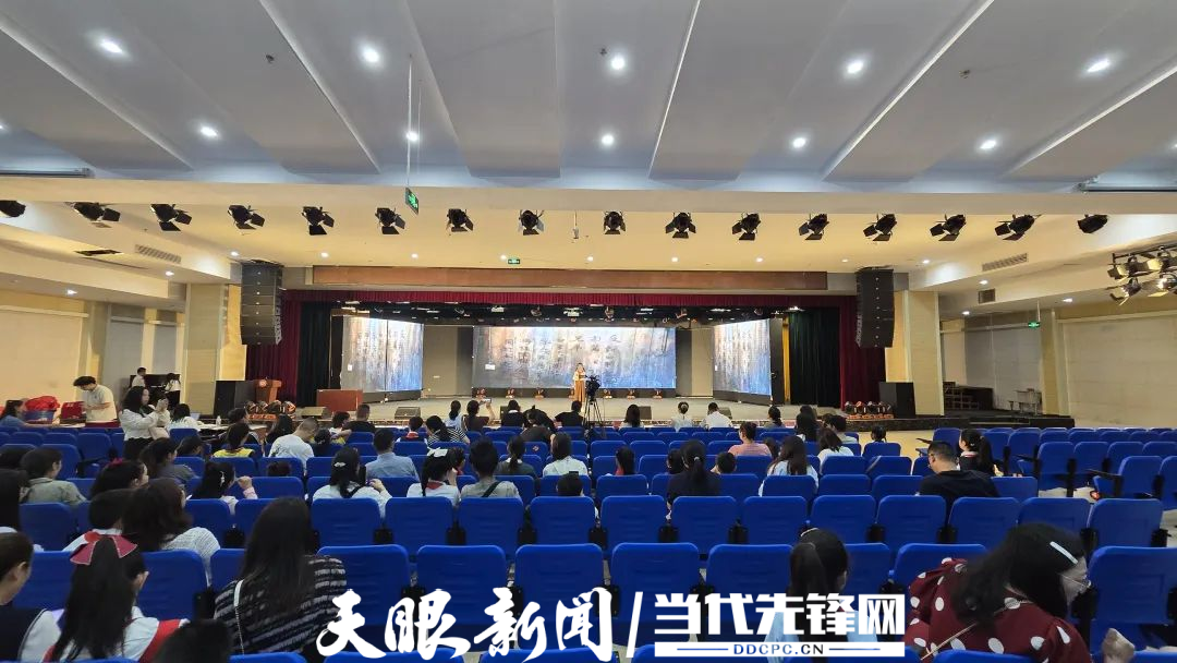 瓮安县新时代文明实践集中示范活动暨2025年“红色基因·领巾传承”红领巾讲解员大赛决赛成功举办