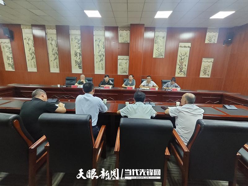 沿河自治县关工委到民族中学调研关心下一代工作