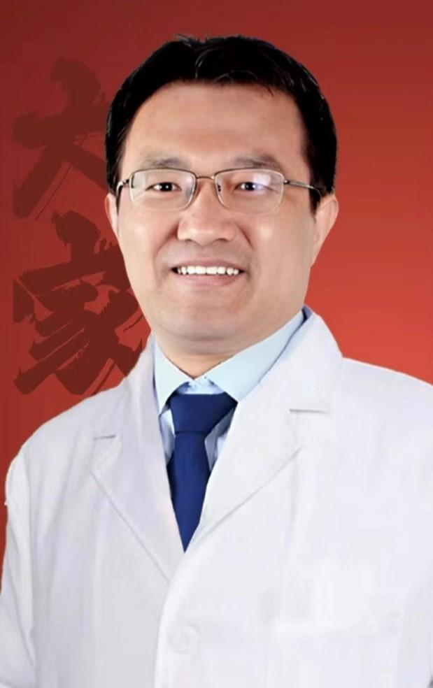 东城中医医院特聘专家韩峰：生活中的不当姿势可能伤害腰椎，需注意