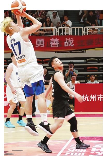 一头金发 15年热爱 30岁体育老师的赛场高光与育人初心