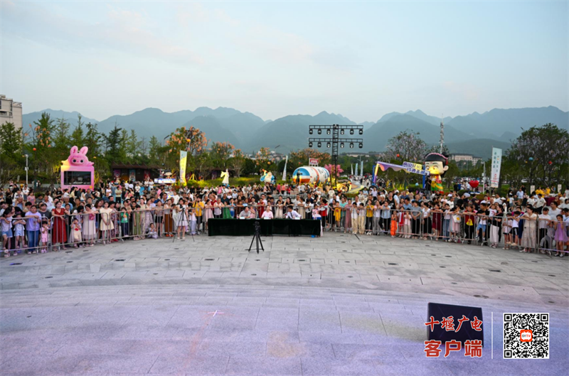 房县：全民才艺大赛第二场海选燃动国士广场！