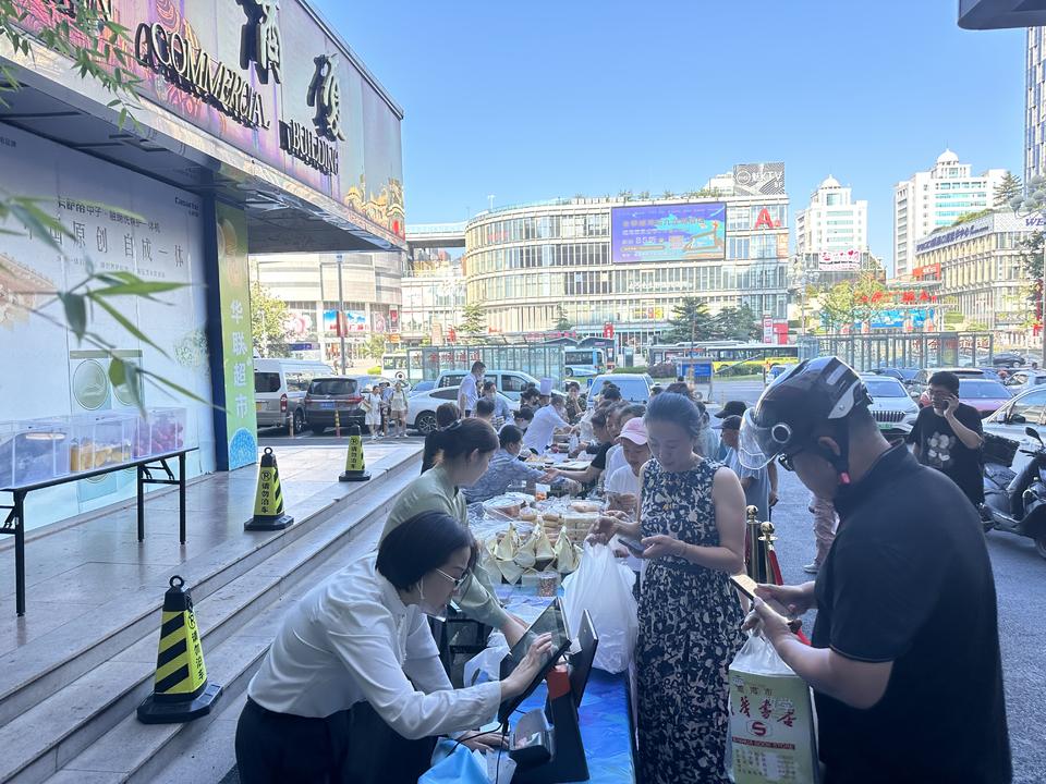 果然财经|星级酒店摆外卖，精致与烟火碰撞出怎样的消费新场景？