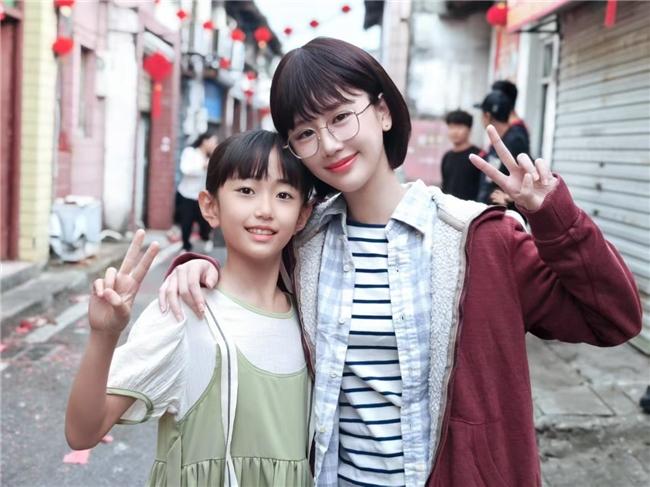 刘星辰闪耀国际荧幕Netflix泰剧《疯狂独角兽》出演女主童年时代