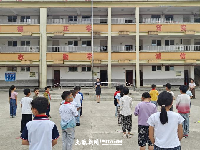 修文县人民法院关工委联合辖区学校开展法治宣传活动