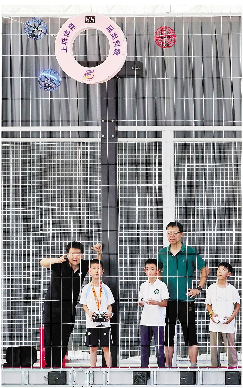 无人机也能“踢足球” 杭州首个训练基地来了