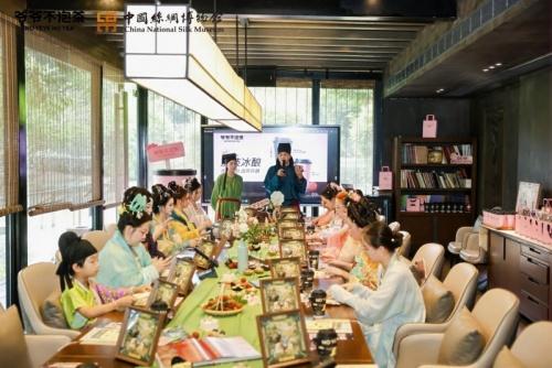 吃荔枝，品奶茶 爷爷不泡茶在丝绸博物馆开了一场国风派对！