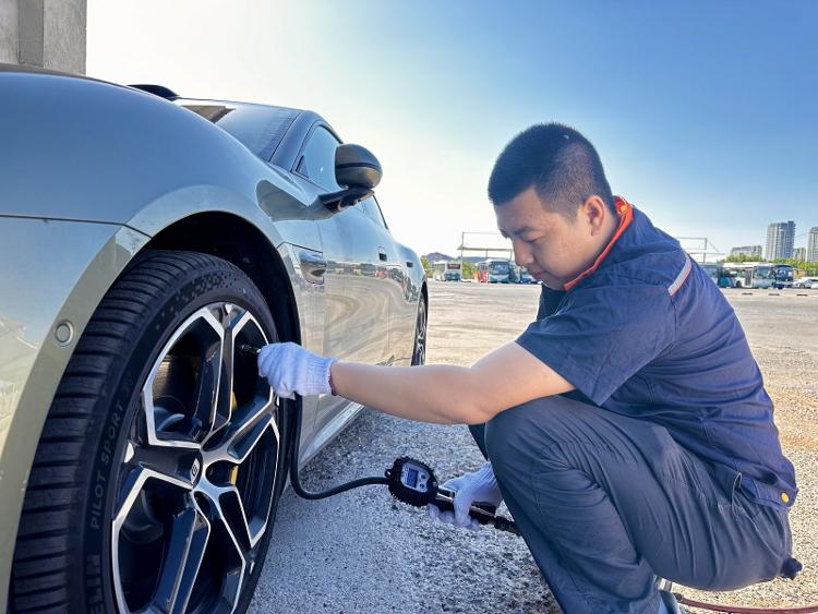 盛夏“烤”验！青岛这四处公交场站免费测胎压为您的爱车“消暑”