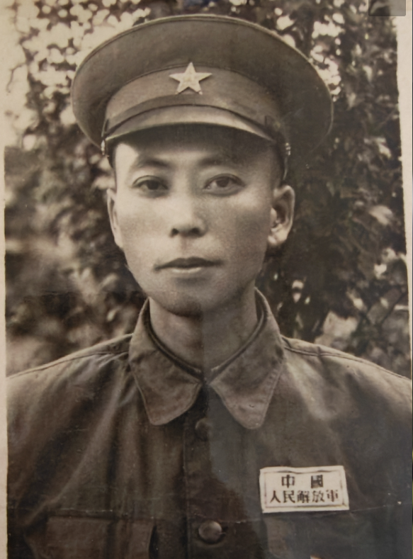 开国大校魏文建之子魏建民捐赠一批珍贵资料