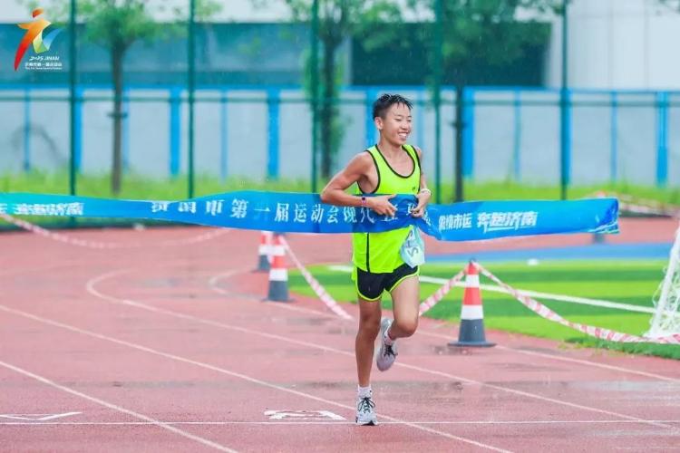 济南市首届市运会青少年现代五项比赛开赛