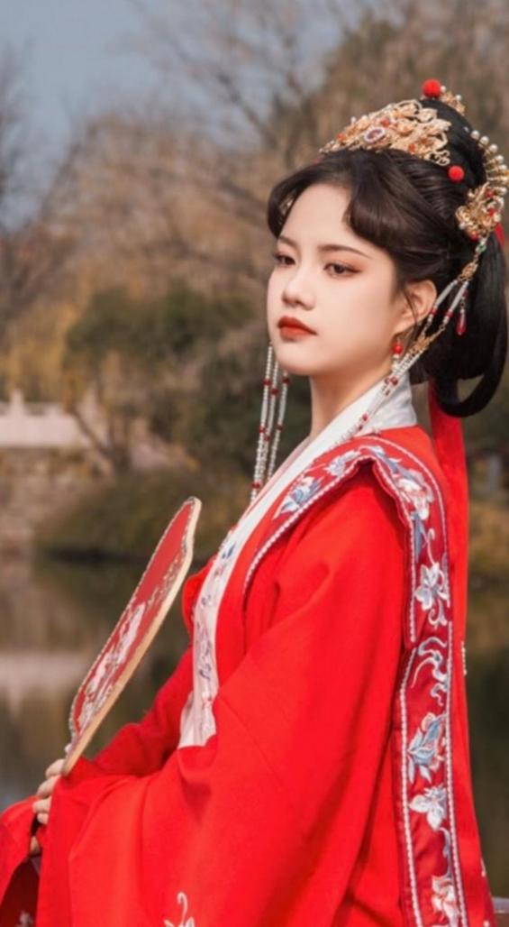 新生代女演员蒉雪怡参演《霸道龙尊压》出道