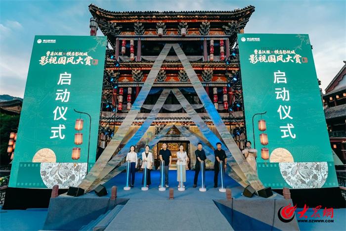 曹县153款新品汉服亮相横店影视城