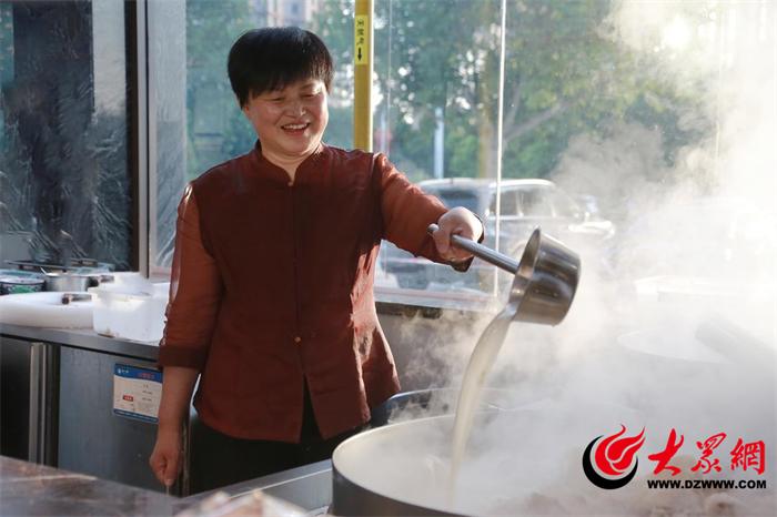 头锅凝日月 一勺定乾坤 姬玉梅与她的“永不降温”的羊肉汤王国