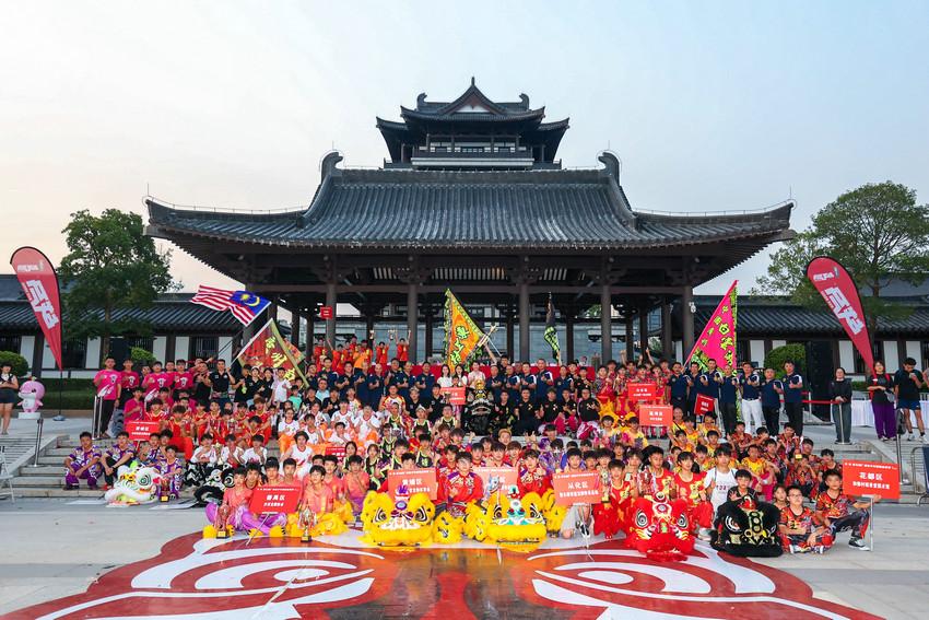 战马新装亮相第九届广州青少年醒狮表演赛