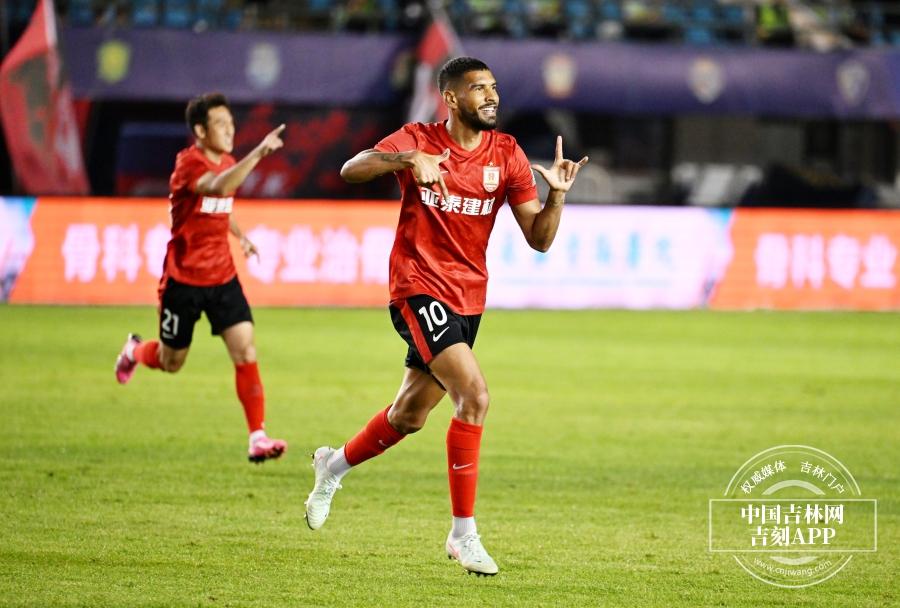 吉镜头丨两连胜！长春亚泰1：0深圳新鹏城