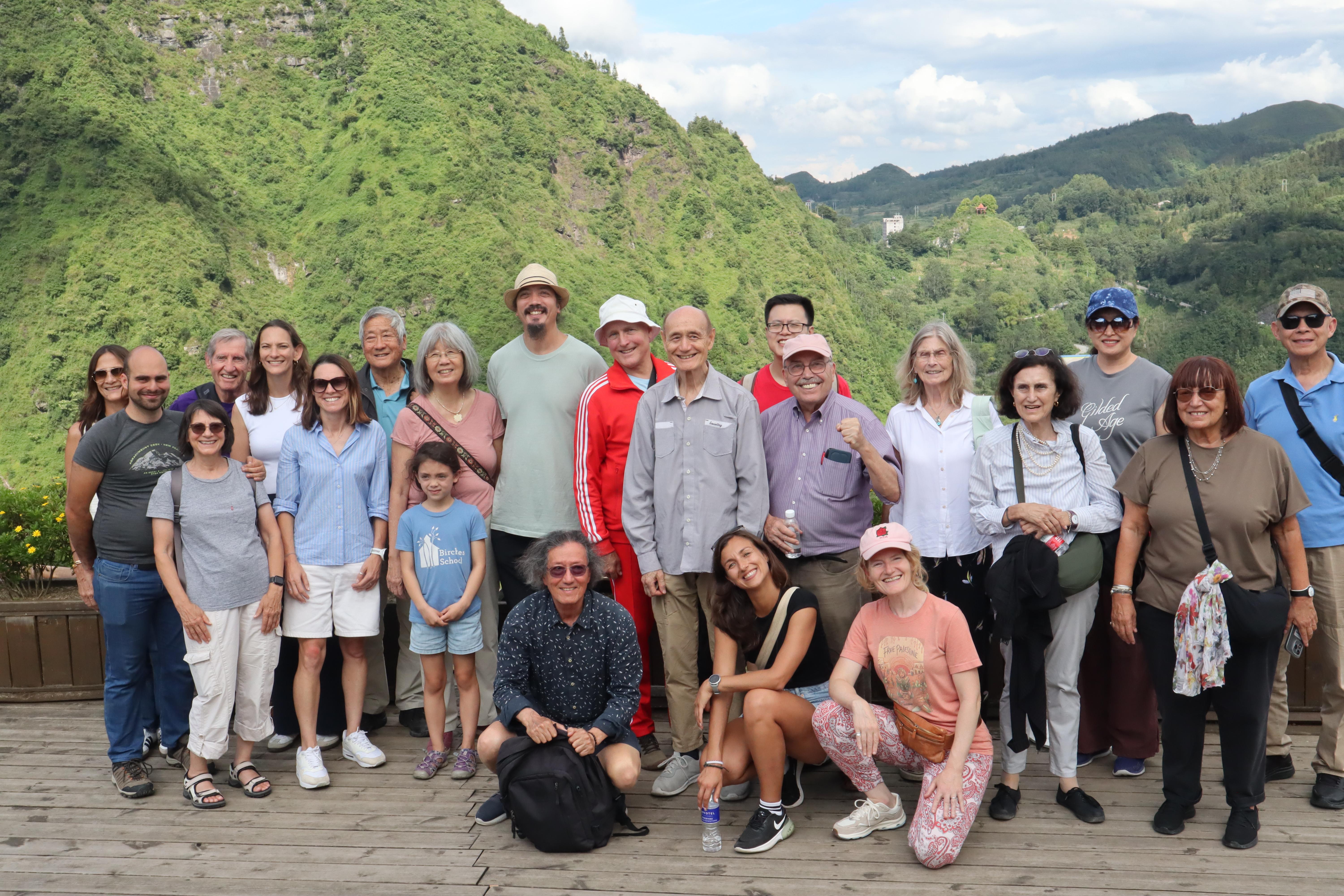 在二十四道拐 二战援华医生后人感慨：祖辈若看到今日中国，必感震撼而欣慰