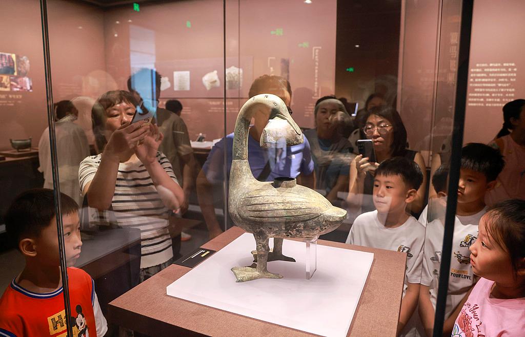 组图：西汉海昏侯刘贺墓出土文物在临沂展出