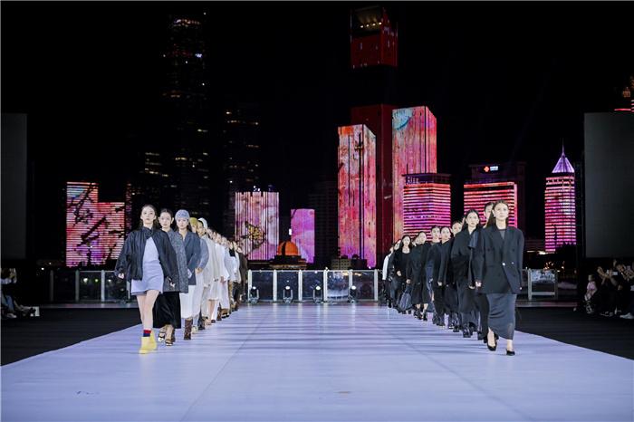 2025青岛国际时装周上演压轴大秀：Matkasi“觉醒乐章 Metanoia”，以衣为媒唤醒生活本真