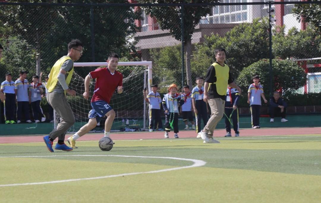 增强团队凝聚力，临沂新桥小学举办教师球类友谊赛