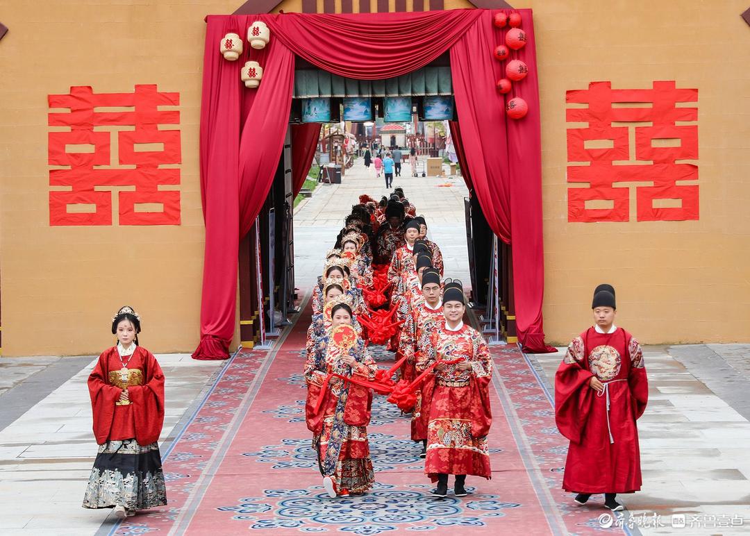 乐陵：集体婚礼演绎“中式”浪漫喜迎佳节