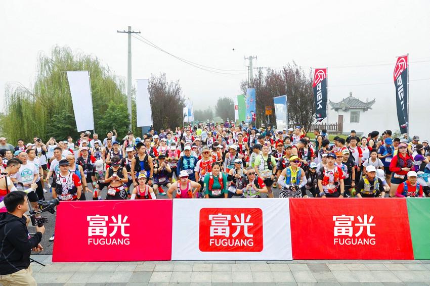 2025大潜山跑山赛鸣枪开跑，富光以“安心饮水”为跑者护航