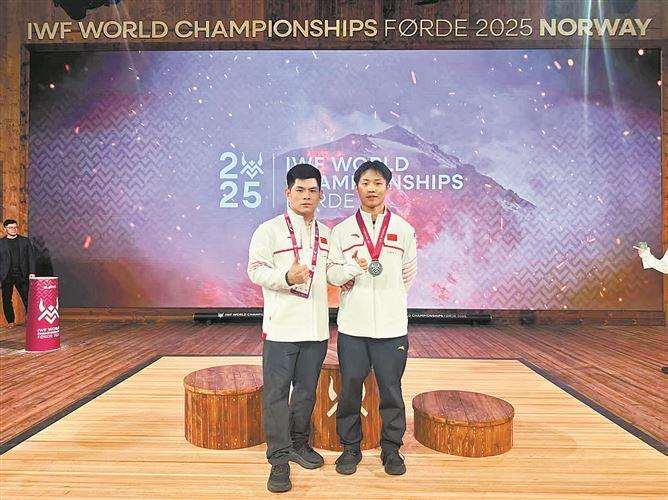 厦门19岁小将元浩 举重世锦赛摘银