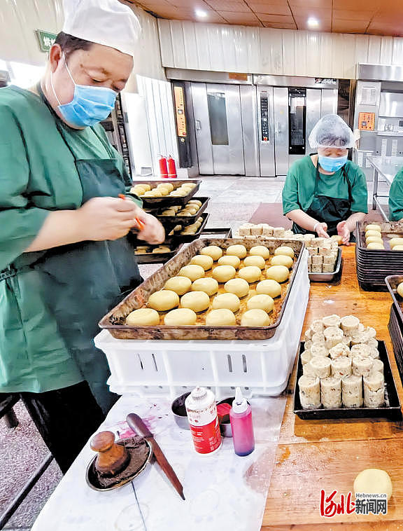 记者走基层·假日消费 活力涌动｜麻油月饼 老手艺做出年轻味
