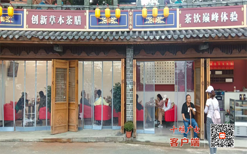 本草茶饮飘香武当，健康理念“圈粉”中外游客