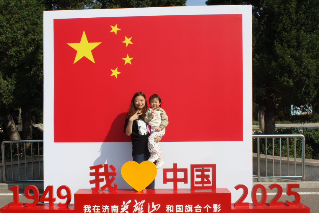 有一种热爱，叫做“我和国旗合个影”！