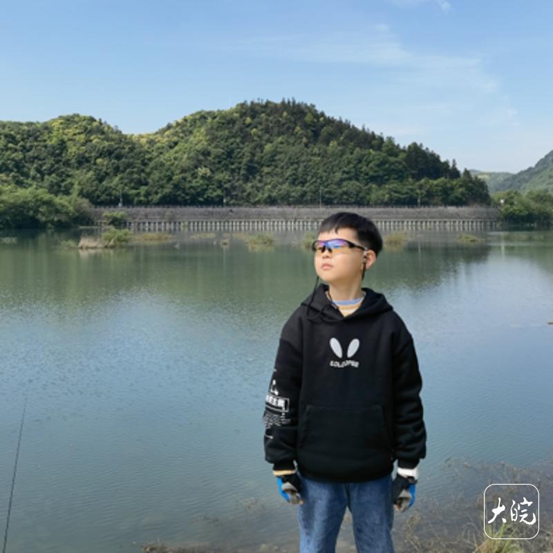 在音乐中收获自信与快乐 池州11岁小孩哥唱歌动听赢得众多点赞