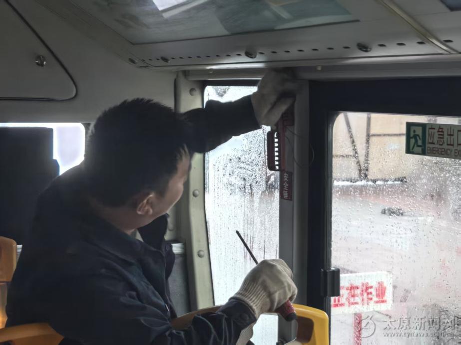 “公交医生”给出雨天安全行车安全提示