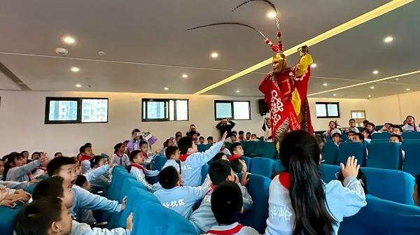 万柏林区开展“戏曲进校园”活动