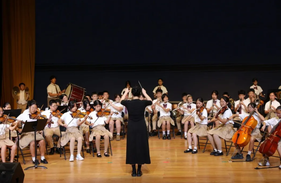 威海市望海园中学交响乐团荣获区器乐大赛一等奖第一名