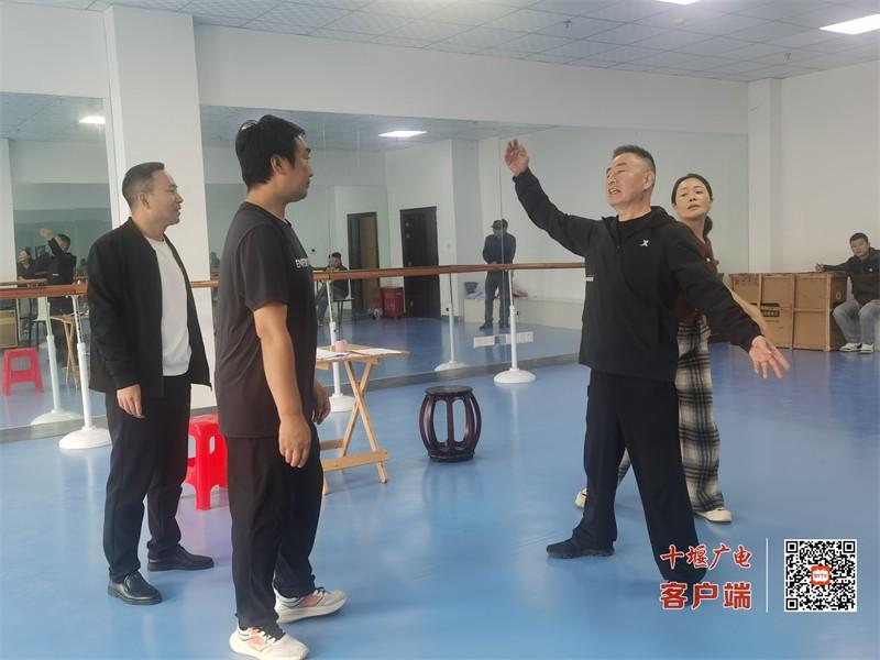 房县郧剧小戏《清风宴》备战全市第六届地方戏调演