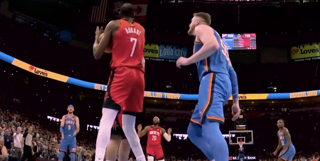 强行叫暂停险吃技犯，NBA球员“懵圈”时刻真不少