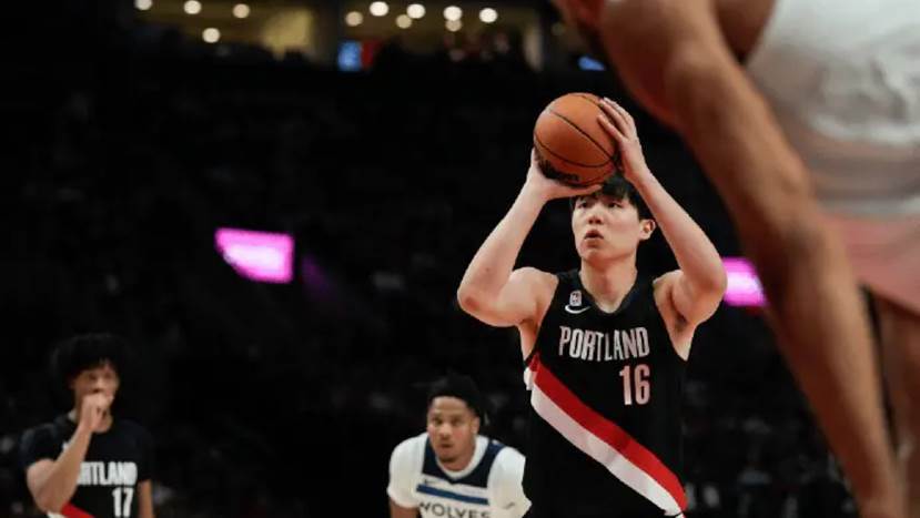淄博籍球员杨瀚森迎NBA常规赛首秀，得到2分1板