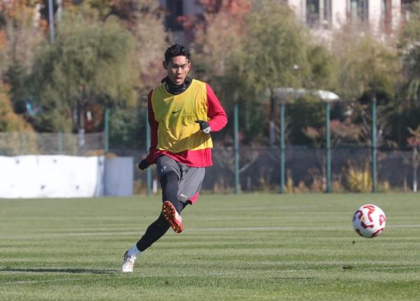 亚泰兵抵天津 25日与津门虎进行保级决战