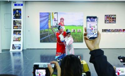 定格“戏里戏外”勾勒“烟火人间”