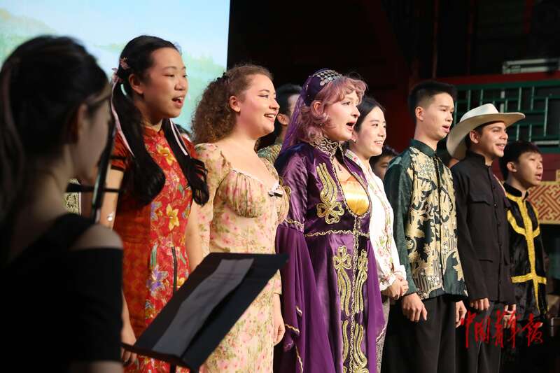 北京：各国留学生“情系”中轴线