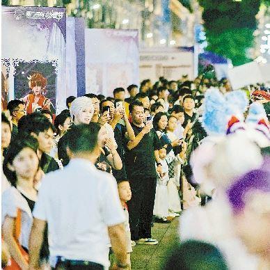 百年老街中山路 “漫”涌年轻时尚风