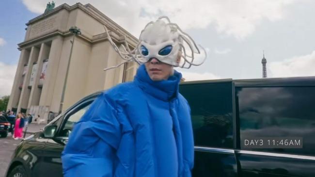 向佐回应“巴黎连看6场大秀”：穿中性服装是时尚定位尝试，工作重心在功夫赛道